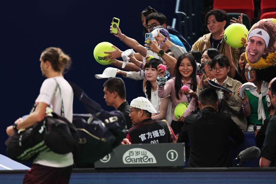 Des fans et Alexander Zverev en Chine. Des fans et Alexander Zverev en Chine.