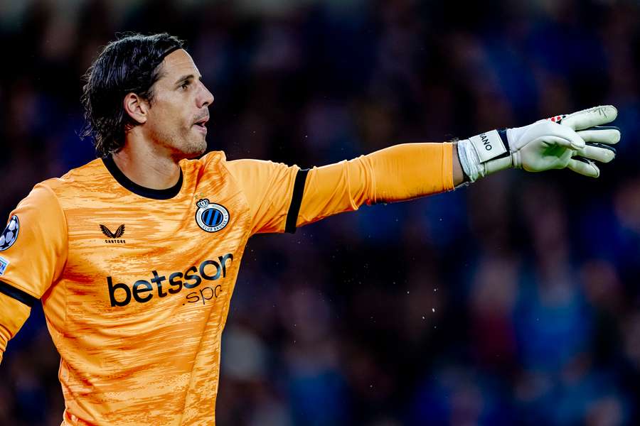 Yann Sommer in azione contro l'Aston Villa Yann Sommer in azione contro l'Aston Villa