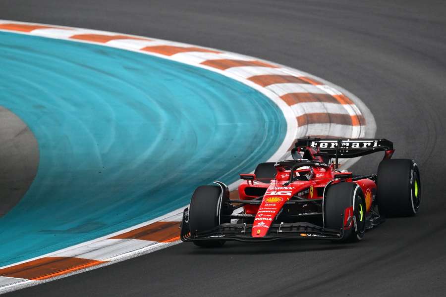 Leclerc y Ferrari, obligados a mejorar en Imola