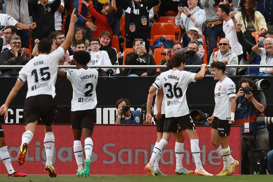 Diego Lopez célèbre le but victorieux de Valence.