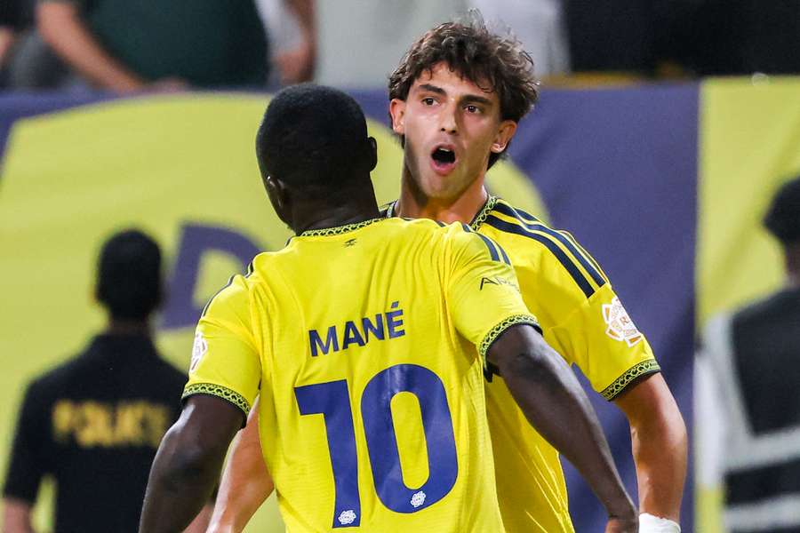 João Félix umarmt Sadio Mané João Félix umarmt Sadio Mané