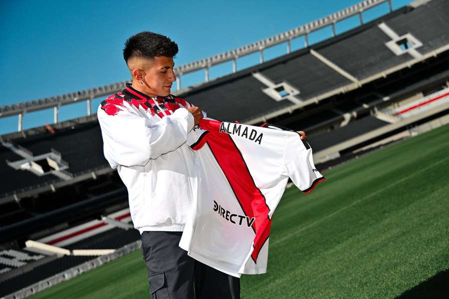Thiago Almada no Monumental Thiago Almada no Monumental