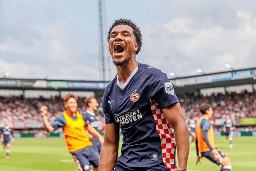Malik Tilman by měl posílit Leverkusen.