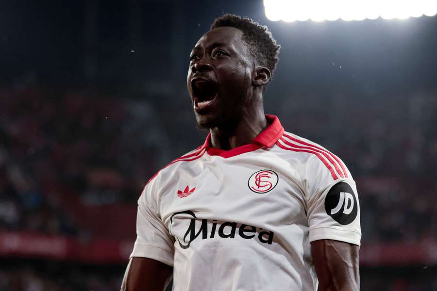 Akor Adams ya no celebrará más goles con el Sevilla Akor Adams ya no celebrará más goles con el Sevilla