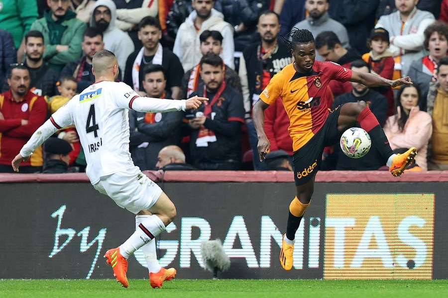 O Galatasaray pode ver o Fenerbahce aproximar-se da liderança da Liga turca