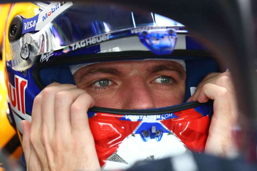 Max Verstappen antes de entrar na pista