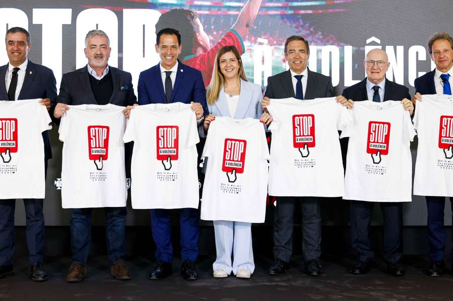 Campanha "Stop à Violência" promovida em mensagem nas competições de FPF e Liga