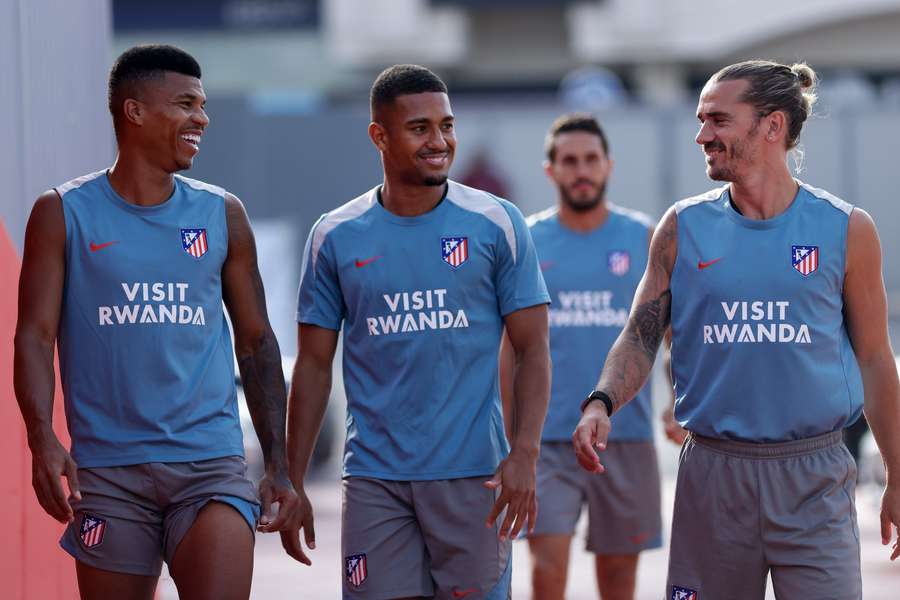 Os jogadores do Atlético durante a última sessão de treino antes de viajar para Los Angeles