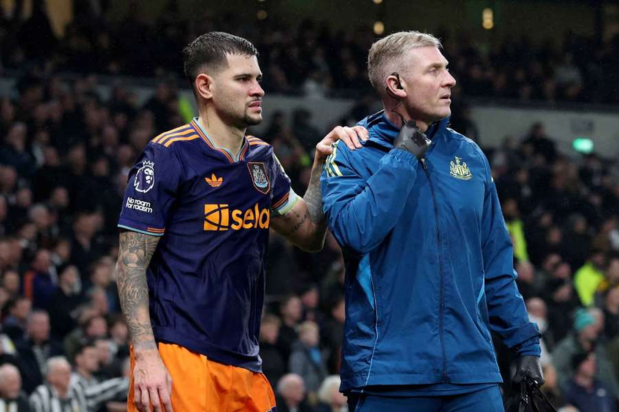 Bruno Guimarães está perto de voltar aos gramados