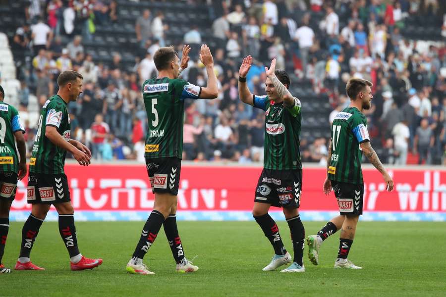Die SV Ried bejubelt den Sieg im Oberösterreich-Derby Die SV Ried bejubelt den Sieg im Oberösterreich-Derby