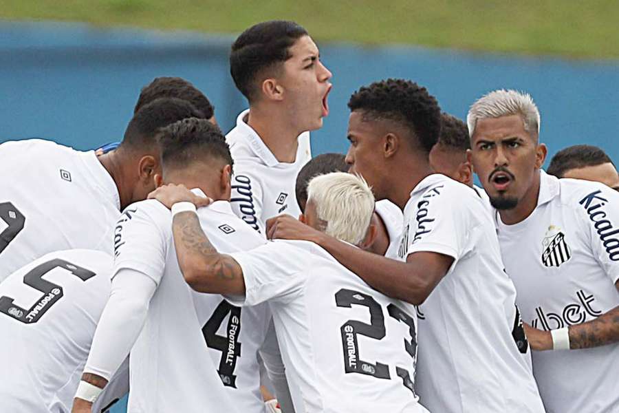 Santos joga pelo empate para ser líder do grupo