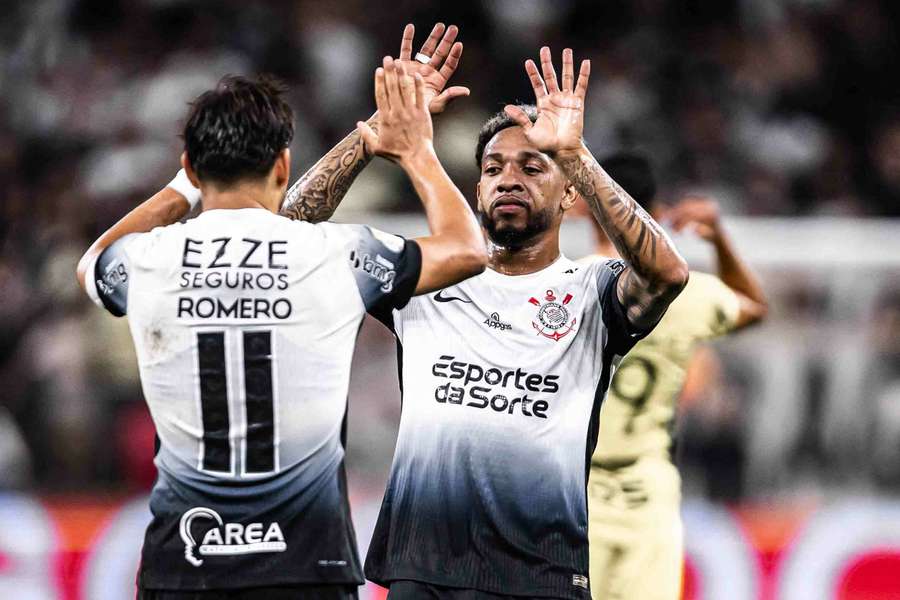 Romero abriu o caminho para a vitória do Corinthians
