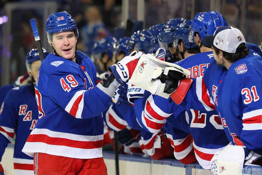 Jaroslav Chmelař slaví gól proti Detroitu. Jaroslav Chmelař slaví gól proti Detroitu.