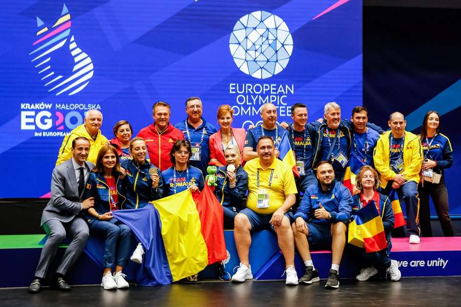 Echipa feminină de tenis de masă a României la festivitatea de premiere  după aurul câștigat la Jocurile Europene