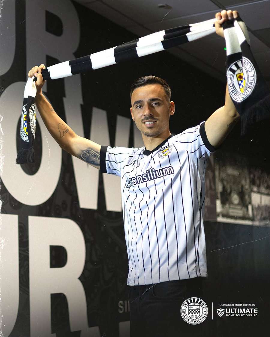 Ramos sa presúva do Škótska.