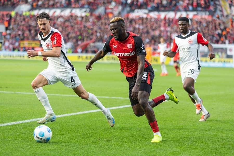 Victor Boniface (M.) erzielte im Hinspiel den entscheidenden Treffer (2:1-Sieg für Leverkusen). Victor Boniface (M.) erzielte im Hinspiel den entscheidenden Treffer (2:1-Sieg für Leverkusen).