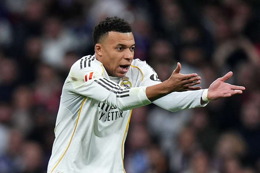 Karny w ostatnich sekundach uratował Real przed blamażem, dotrzymują kroku Barcelonie Karny w ostatnich sekundach uratował Real przed blamażem, dotrzymują kroku Barcelonie