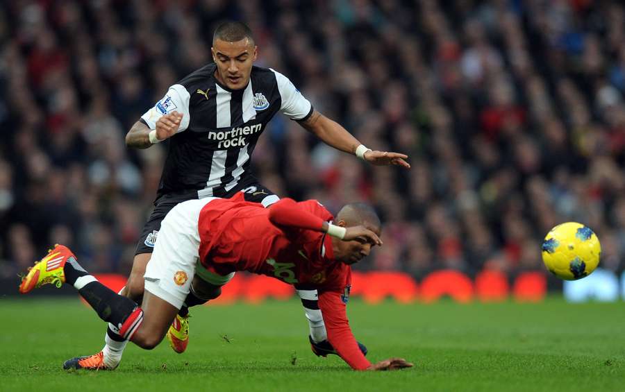 Young durante partida da Premier League em 2011