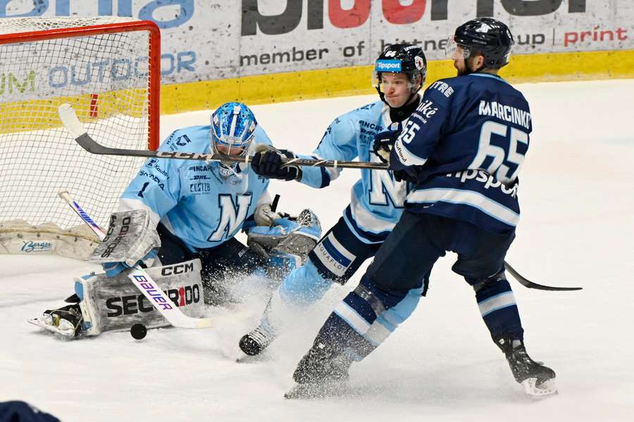 Nitra a Slovan si to rozdajú v boji o titul.
