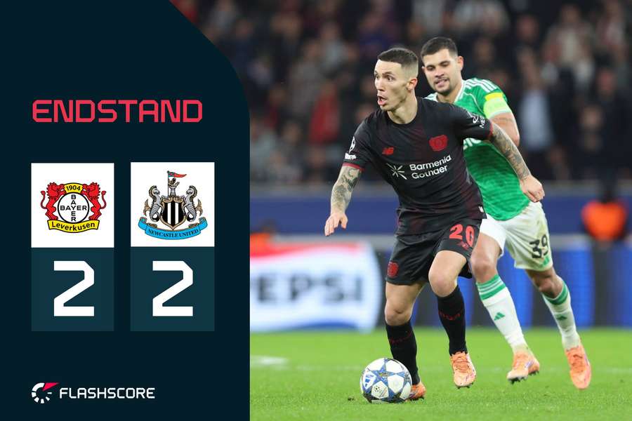 Alejandro Grimaldo im Dribbling gegen Bruno Guimaraes. Alejandro Grimaldo im Dribbling gegen Bruno Guimaraes.