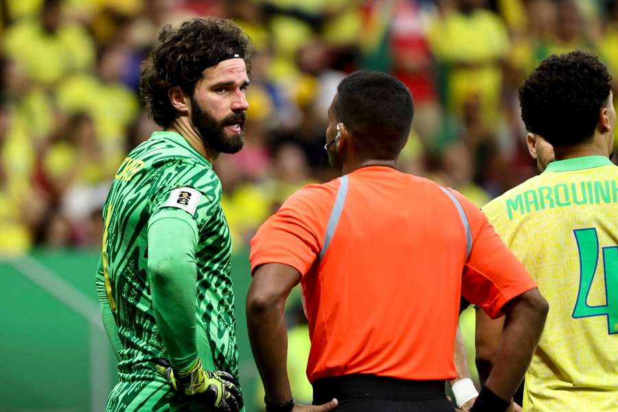 Alisson vystrašil fanúšikov. Alisson vystrašil fanúšikov.