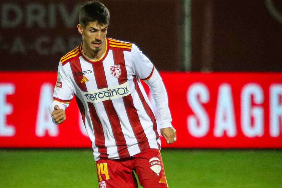 Lucas Piazón ao serviço do AVS