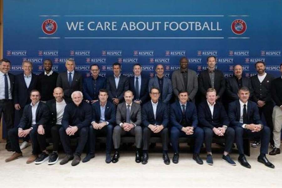 Os membros da UEFA Football Board presentes na primeira reunião