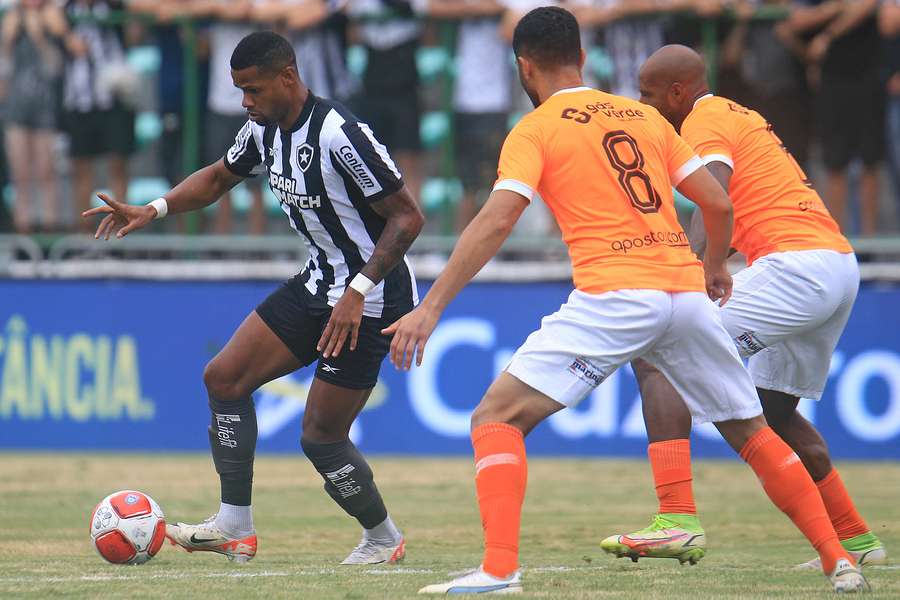 O Botafogo tinha o jogo na mão e cedeu o empate