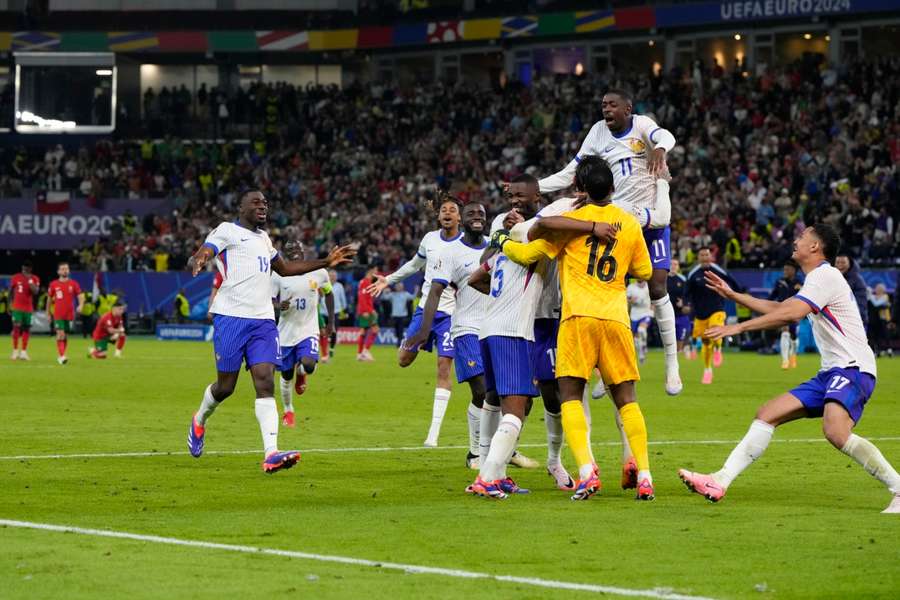 Los jugadores de Francia celebran su pase a semifinales en penaltis