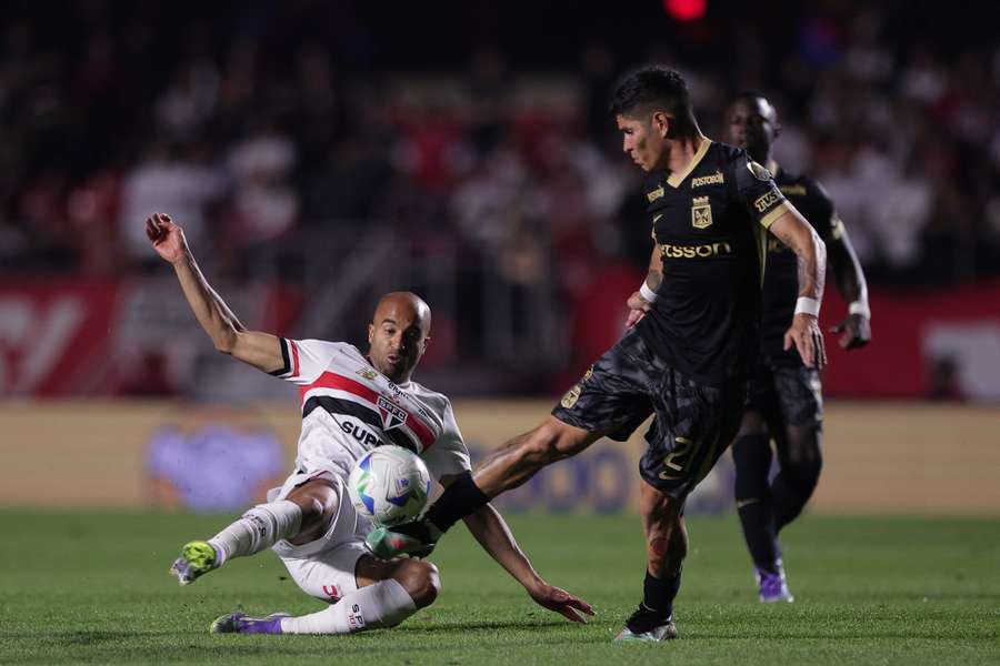 Lucas Moura durante duelo entre São Paulo e Atlético Nacional Lucas Moura durante duelo entre São Paulo e Atlético Nacional