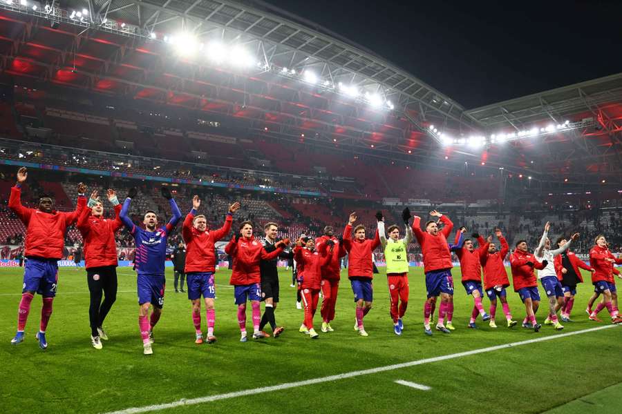 Jugadores del Mainz celebran una victoria