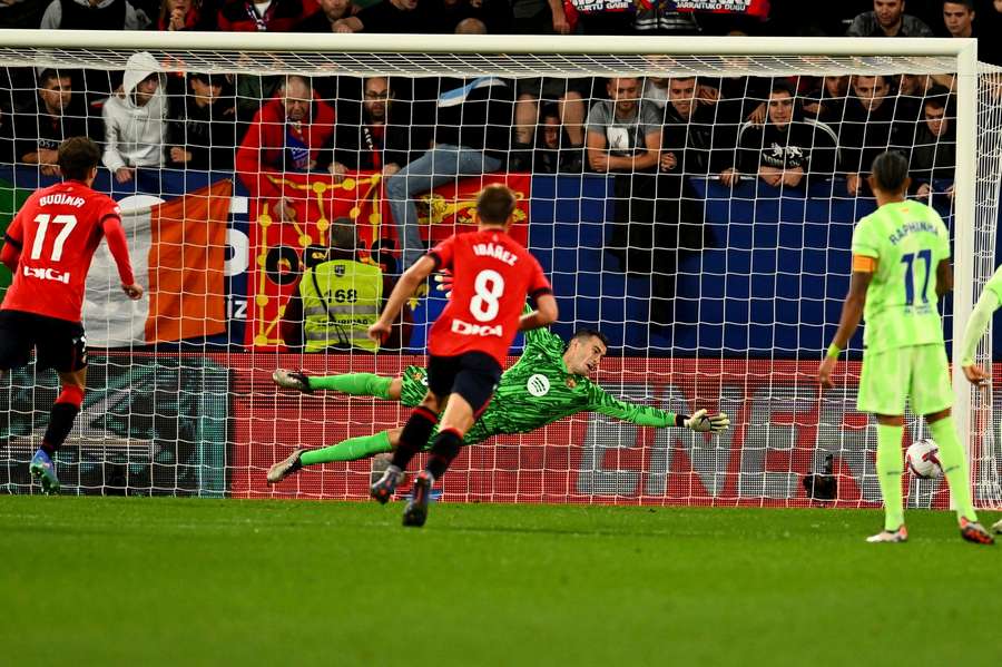 Ante Budimir, der blev kåret som kampens bedste spiller, scorer til 3-1 på straffespark