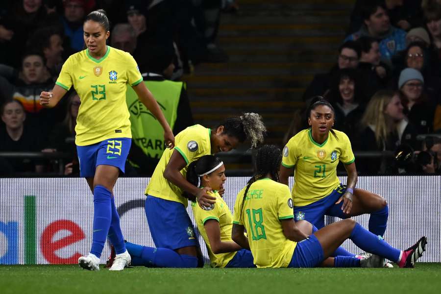 Brasil muere en la orilla