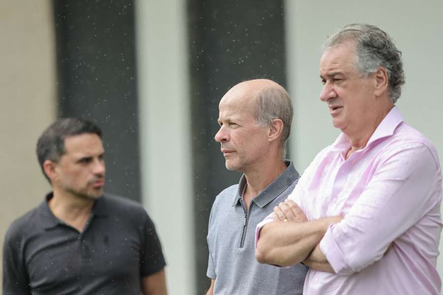 Reunião antes da coletiva definiu permanência do treinador