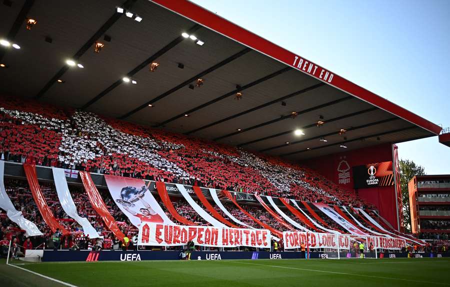La coreografía de los aficionados del Forest