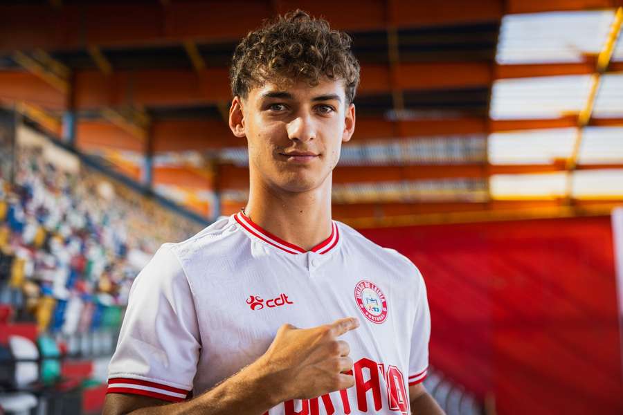 Martim Almeida oficializado pela União de Leiria