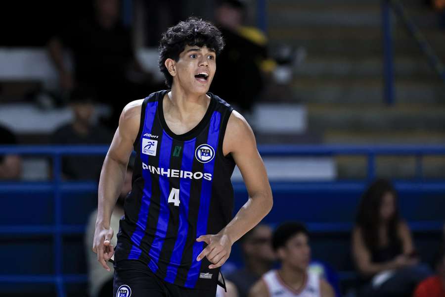 Edu Santos durante jogo do Pinheiros