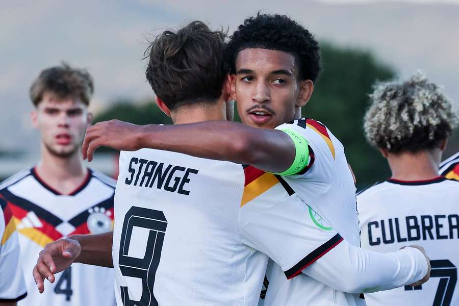 Onyeka (r.) gilt als Leader der deutschen U19 Onyeka (r.) gilt als Leader der deutschen U19