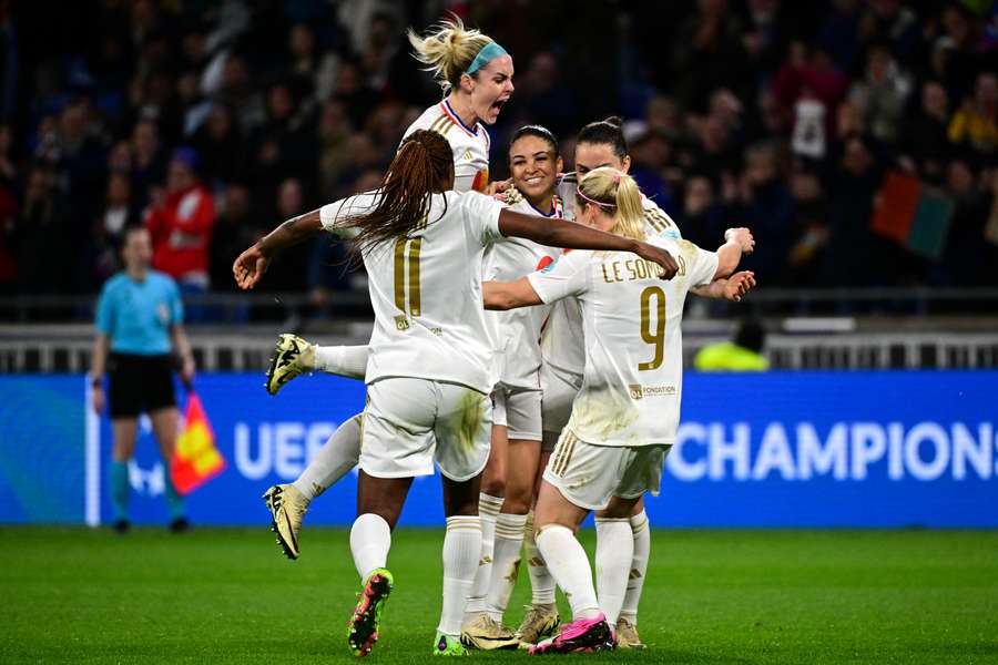 Lyon scored four goals in the second leg of their quarter-final against Benfica