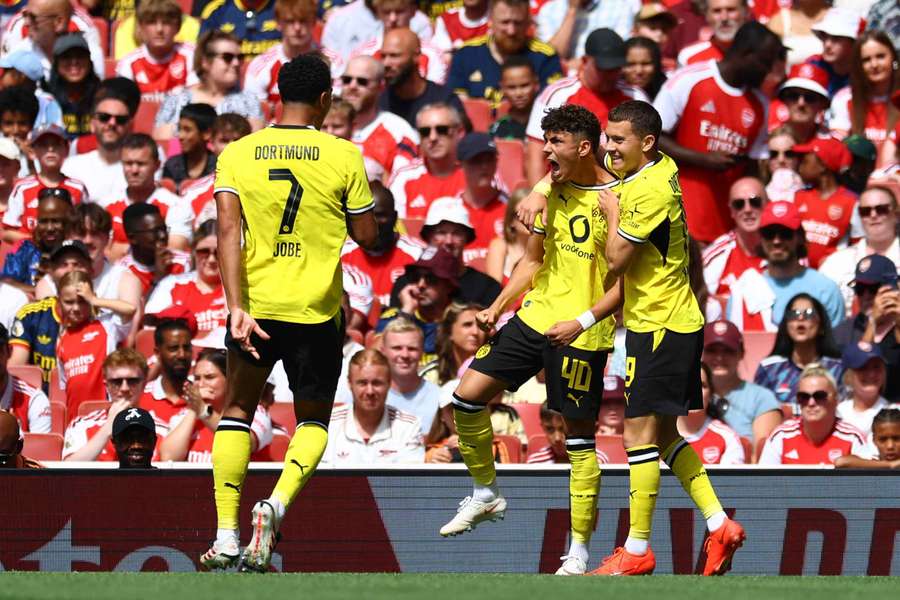 Borussia Dortmund a câștigat Emirates Cup după un meci cu cinci goluri contra lui Arsenal Borussia Dortmund a câștigat Emirates Cup după un meci cu cinci goluri contra lui Arsenal