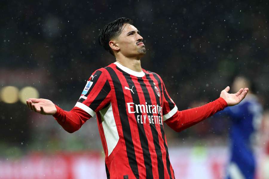 Tijjani Reijnders of AC Milan celebrates scoring his team's second goal against Como