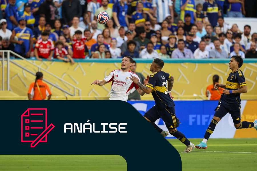 Belotti persegue a bola frente a um defesa do Boca Juniors