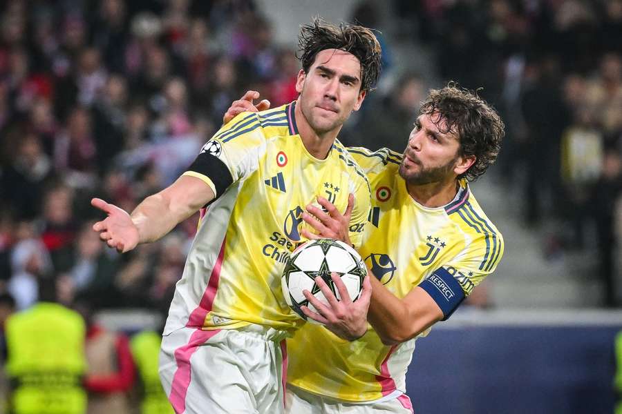 Dusan Vlahovic of Juventus celebrate his goal with Manuel Locatelli