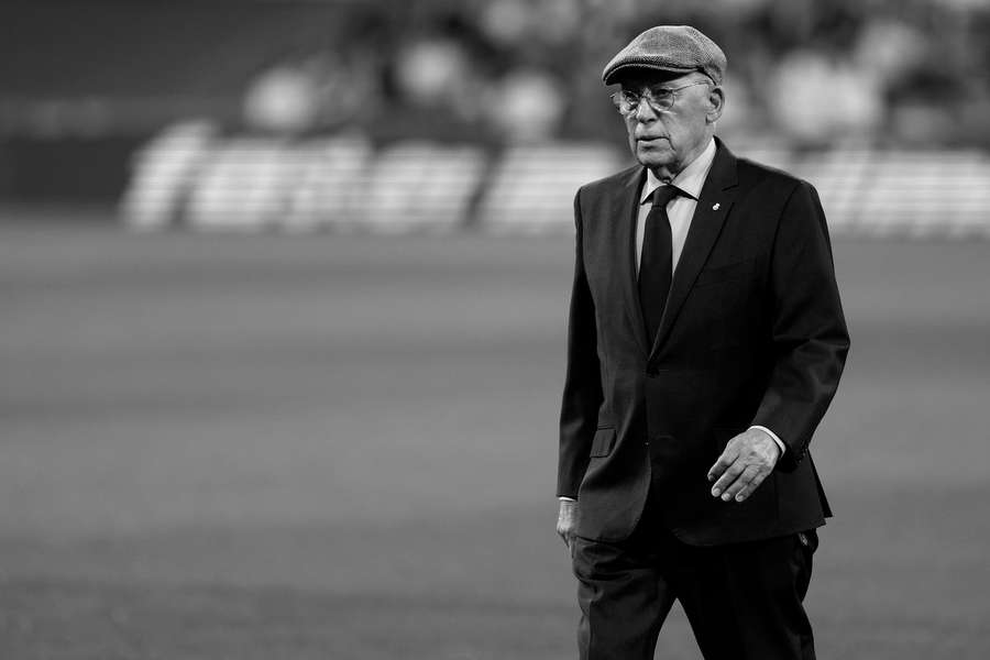 Real Madrid trauert um den Ehrenpräsidenten Amancio, der im Alter von 83 Jahren verstorben ist.