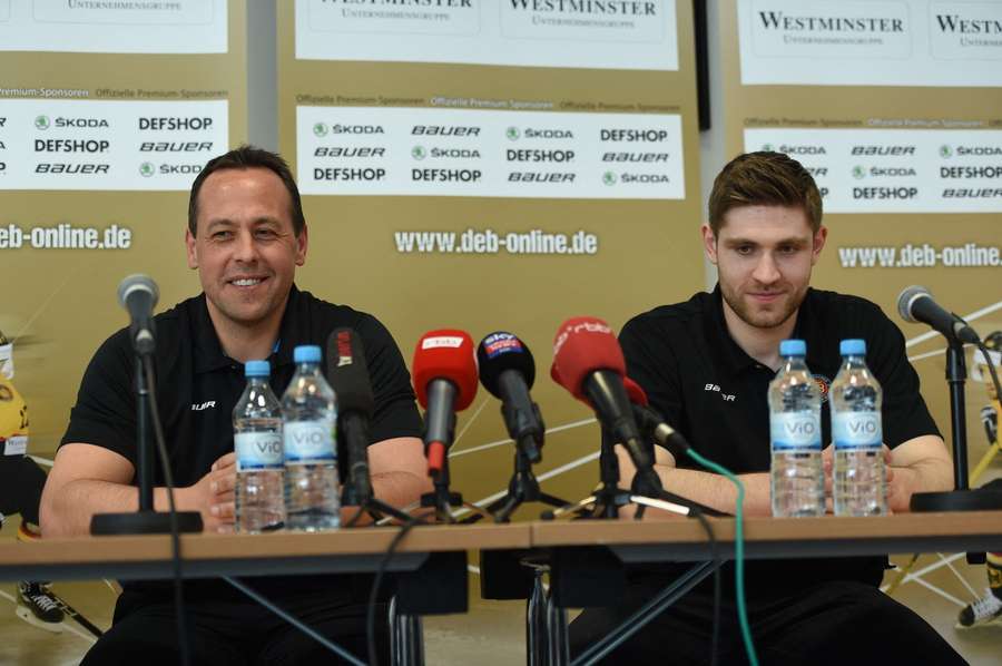 Der damalige DEB-Bundestrainer Marco Sturm (l.) im Jahr 2016 an der Seite seines Spielers Leon Draisaitl