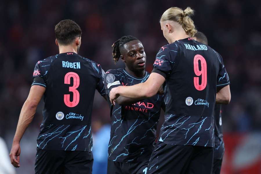 Doku comemora o gol terceiro gol do Manchester City