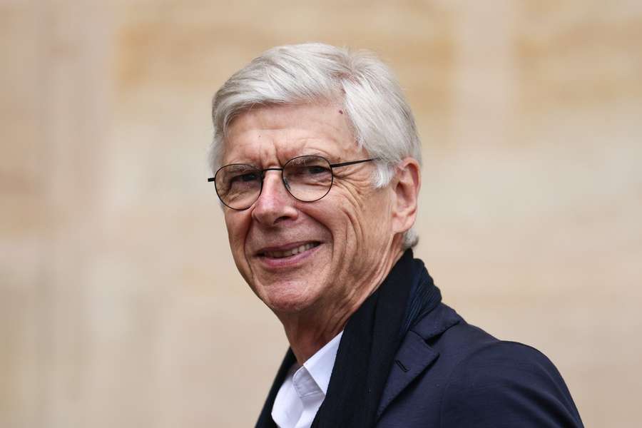 Wenger sieht die deutsche Nationalmannschaft nicht als Titelanwärter bei der EM im Sommer, traut ihr aber durchaus eine Überraschung zu.