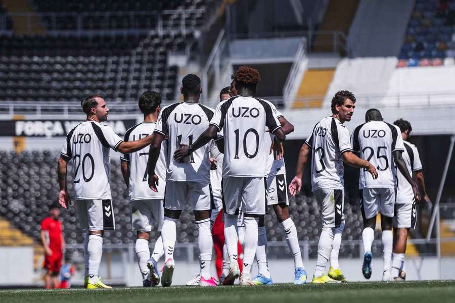 Vitória SC goleou o Penafiel por 5-0 num jogo particular Vitória SC goleou o Penafiel por 5-0 num jogo particular