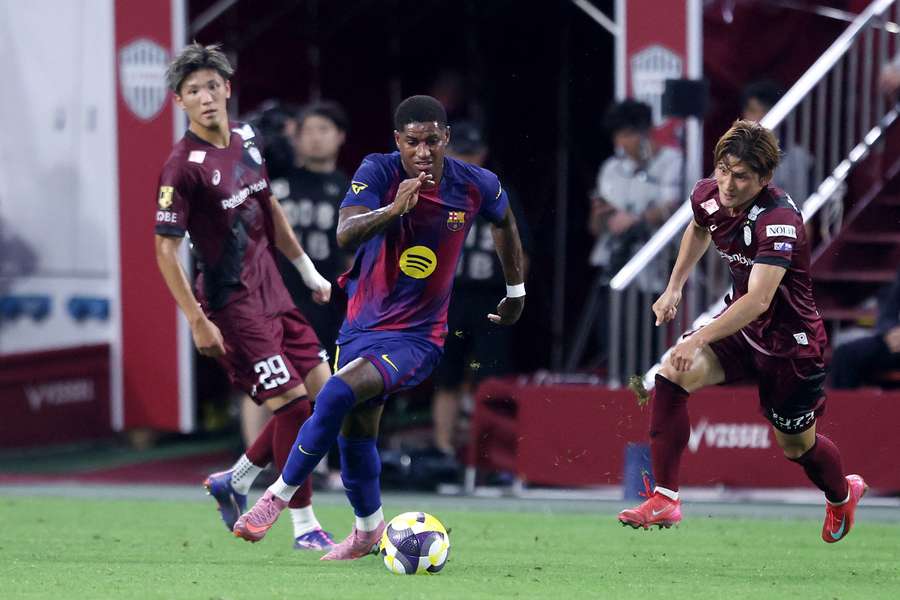 FC Barcelona's Marcus Rashford dribbles with the ball