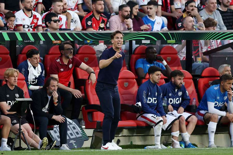 Rayo Vallecano coach Perez "really angry" about Villarreal rumours